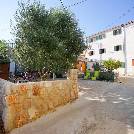 50m From The Beach Apartment