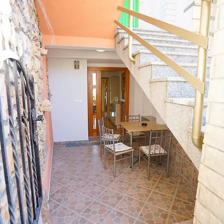 50m From The Beach Apartment *