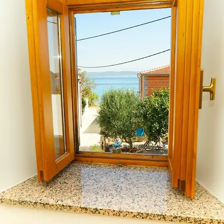 50m From The Beach Apartment
