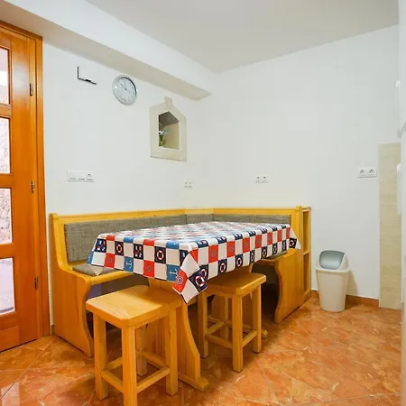 50m From The Beach Apartment