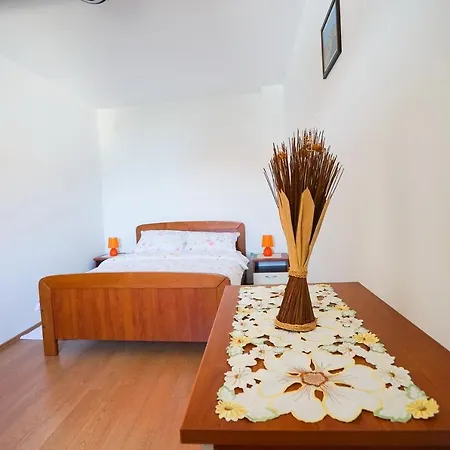 50m From The Beach Apartment
