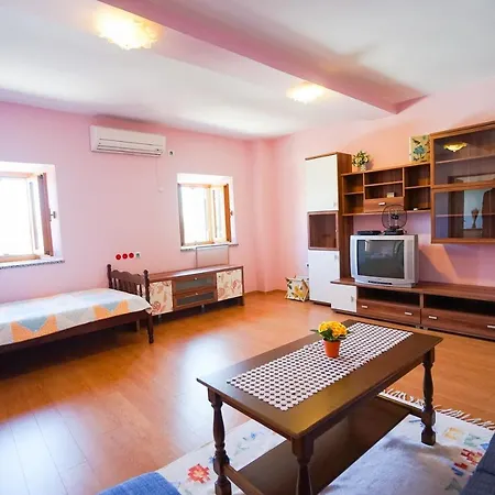 50m From The Beach Apartment
