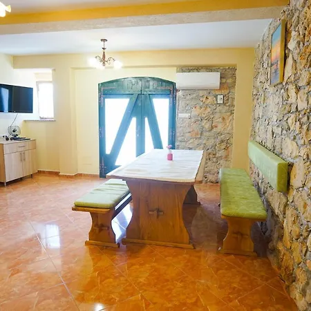 50m From The Beach Apartment Zdrelac